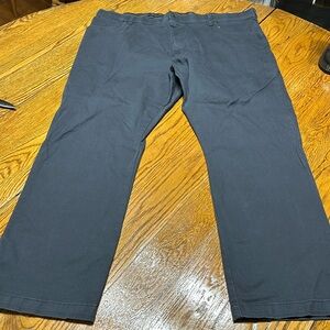 Wrangler brand gray men’s slacks. Size 42x29. Excellent condition.